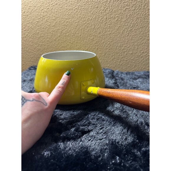 Vintage Shachi Enameled Saucepan With Wooden Handle Yellow - Picture 3 of 7